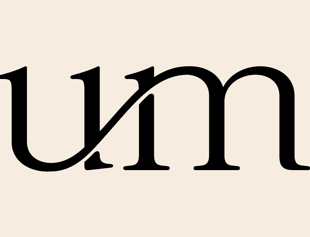 De letters UM uit het woord 'summer'